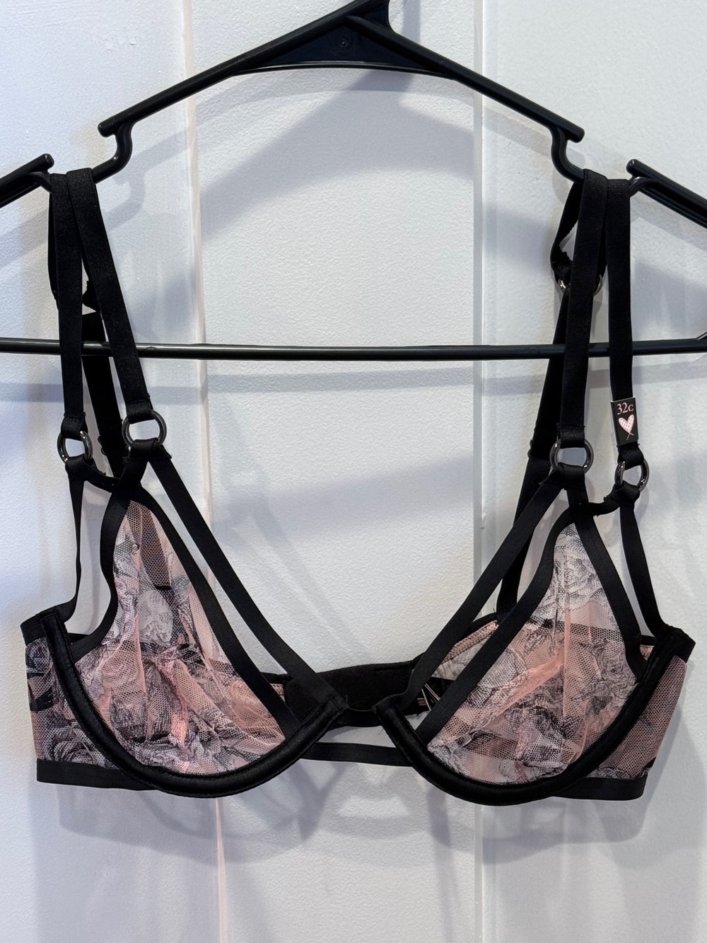 Victoria’s Secret Very Sexy Unlined Plunge Bra Size 32C NWT